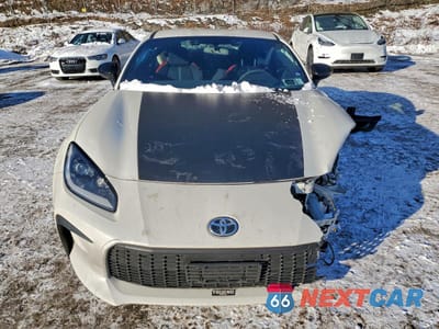 Piąte zdjęcie samochodu w środku: 2024 TOYOTA GR 86 TRUENO EDITION VIN:JF1ZNBM17R9750520 - miniatura