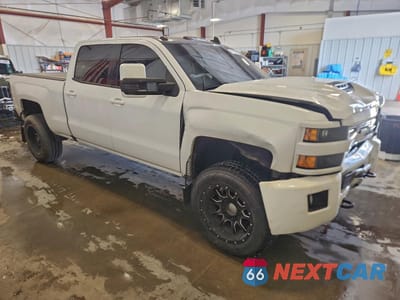 Czwarte zdjęcie samochodu z boku: 2017 CHEVROLET SILVERADO K3500 LTZ VIN:1GC4K0EY9HF152345 - miniatura