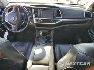 Zdjęcie 8 z 12 samochodu: 2018 TOYOTA HIGHLANDER SE VIN:5TDKZRFH6JS534067 - miniatura