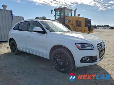 Czwarte zdjęcie samochodu z boku: 2017 AUDI Q5 PREMIUM VIN:WA1C2AFP1HA083813 - miniatura