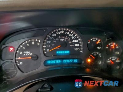 Zdjęcie 9 z 12 samochodu: 2004 CHEVROLET SUBURBAN K1500 VIN:3GNFK16T64G138601 - miniatura