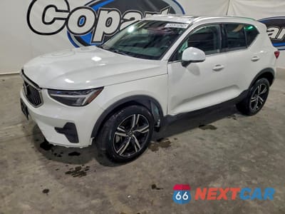 2025 VOLVO XC40 CORE YV4L12UJ5S2576650 - główne zdjęcie licytacji z USA - miniatura