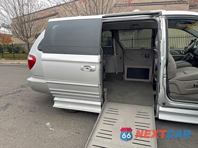 Zdjęcie 6 z 10 samochodu: 2002 CHRYSLER TOWN & COUNTRY LIMITED VIN:2C8GP64L32R587917 - miniatura