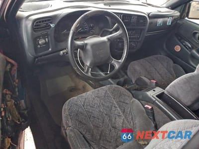 Zdjęcie 8 z 11 samochodu: 2001 GMC JIMMY VIN:1GKCS18W31K172328 - miniatura