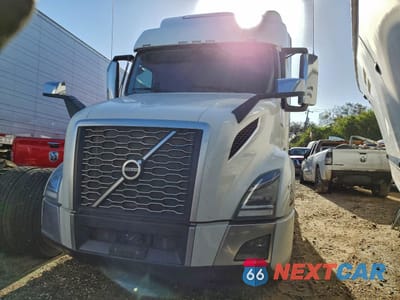 Drugie zdjęcie samochodu z przodu: 2023 VOLVO VNL SEMI TRUCK VIN:4V4NC9EJ1PN302935 - miniatura