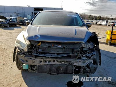 Piąte zdjęcie samochodu w środku: 2017 FORD ESCAPE SE VIN:1FMCU9GD1HUD47447 - miniatura