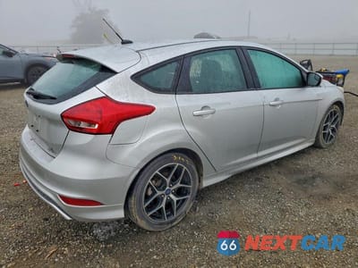 Trzecie zdjęcie samochodu z tyłu: 2016 FORD FOCUS SE VIN:1FADP3K24GL258680 - miniatura