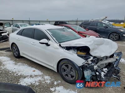 Czwarte zdjęcie samochodu z boku: 2023 KIA K5 LXS VIN:5XXG14J24PG205753 - miniatura