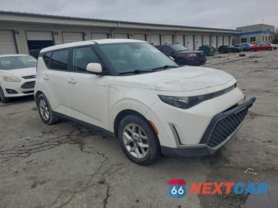Czwarte zdjęcie samochodu z boku: 2023 KIA SOUL LX VIN:KNDJ23AU9P7215606 - miniatura