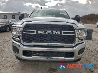 Piąte zdjęcie samochodu w środku: 2024 RAM 2500 TRADESMAN VIN:3C6UR5CJ6RG186121 - miniatura