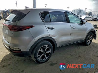 Trzecie zdjęcie samochodu z tyłu: 2020 KIA SPORTAGE LX VIN:KNDPM3AC7L7701241 - miniatura