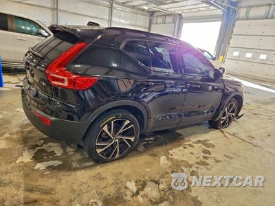 Trzecie zdjęcie samochodu z tyłu: 2021 VOLVO XC40 T5 R-DESIGN VIN:YV4162UMXM2444439 - miniatura