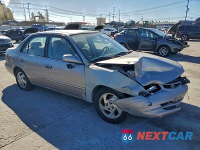 Czwarte zdjęcie samochodu z boku: 1998 TOYOTA COROLLA VE VIN:1NXBR18E1WZ011851 - miniatura