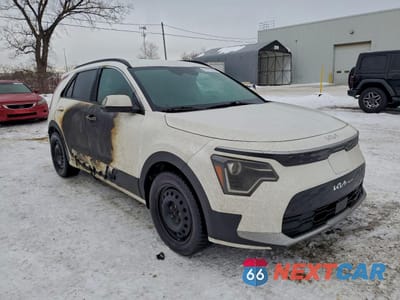 Czwarte zdjęcie samochodu z boku: 2024 KIA NIRO WIND VIN:KNDCR3L17R5111167 - miniatura