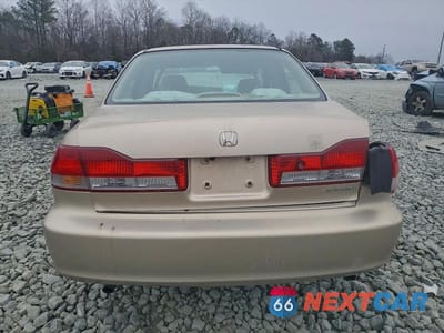 Zdjęcie 6 z 12 samochodu: 2002 HONDA ACCORD LX VIN:1HGCG164X2A016519 - miniatura