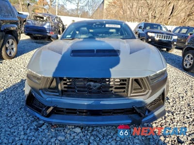 Piąte zdjęcie samochodu w środku: 2024 FORD MUSTANG DARK HORSE VIN:1FA6P8R09R5505113 - miniatura