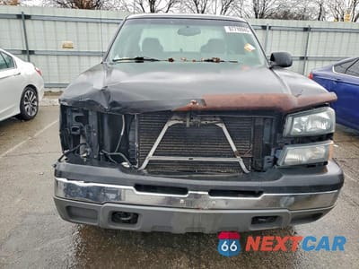 Piąte zdjęcie samochodu w środku: 2004 CHEVROLET SILVERADO K1500 VIN:2GCEK19V241109476 - miniatura