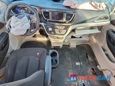 Zdjęcie 8 z 15 samochodu: 2023 CHRYSLER VOYAGER VIN:2C4RC1CG5PR512883 - miniatura