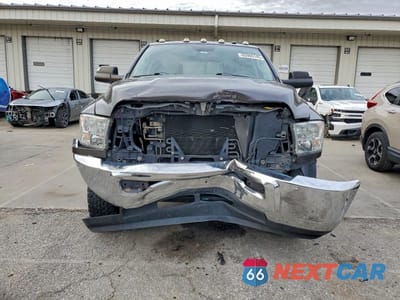 Piąte zdjęcie samochodu w środku: 2017 RAM 2500 ST VIN:3C6UR5CJ6HG568941 - miniatura