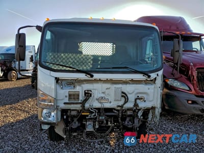 Piąte zdjęcie samochodu w środku: 2019 ISUZU NPR HD VIN:54DC4W1BXKS814342 - miniatura