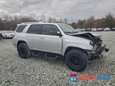 Czwarte zdjęcie samochodu z boku: 2018 TOYOTA 4RUNNER SR5/SR5 PREMIUM VIN:JTEBU5JR5J5567988 - miniatura