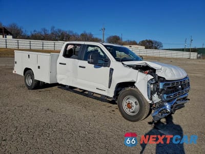 Czwarte zdjęcie samochodu z boku: 2023 FORD F350 SUPER DUTY UTILITY / SERVICE TRUCK VIN:1FD8W3GT9PED22843 - miniatura