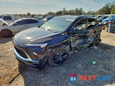 2025 BUICK ENCORE GX SPORT TOURING KL4AMDSLXSB160637 - główne zdjęcie licytacji z USA - miniatura