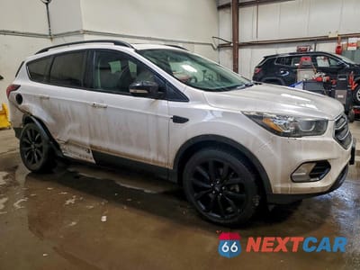 Czwarte zdjęcie samochodu z boku: 2019 FORD ESCAPE TITANIUM VIN:1FMCU9J93KUB72095 - miniatura