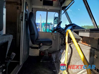 Zdjęcie 7 z 12 samochodu: 2009 FORD E450 DELIVERY TRUCK VIN:1FCLE49L79DA24854 - miniatura