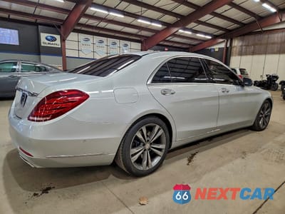 Trzecie zdjęcie samochodu z tyłu: 2015 MERCEDES-BENZ S 550 VIN:WDDUG8CB1FA143315 - miniatura