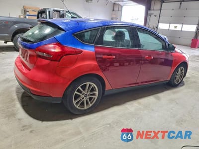 Trzecie zdjęcie samochodu z tyłu: 2017 FORD FOCUS SE VIN:1FADP3K26HL327645 - miniatura