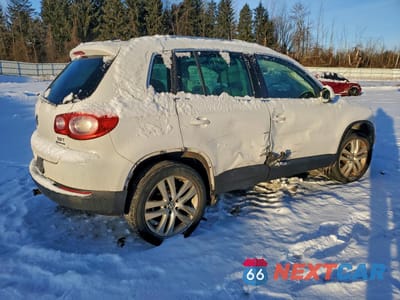 Trzecie zdjęcie samochodu z tyłu: 2011 VOLKSWAGEN TIGUAN S VIN:WVGBV7AX9BW511491 - miniatura