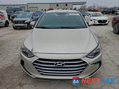 Piąte zdjęcie samochodu w środku: 2017 HYUNDAI ELANTRA SE VIN:5NPD84LF6HH210649 - miniatura