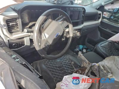 Zdjęcie 8 z 12 samochodu: 2023 FORD F450 SUPER DUTY VIN:1FT8W4DT2PED07681 - miniatura
