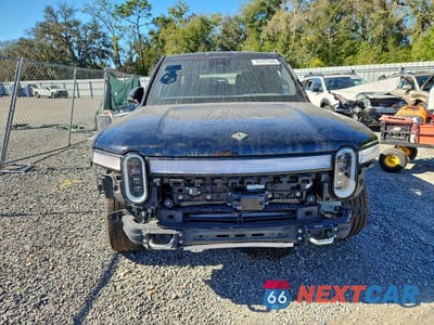 Piąte zdjęcie samochodu w środku: 2022 RIVIAN R1T ADVENTURE VIN:7FCTGAAAXNN015177 - miniatura