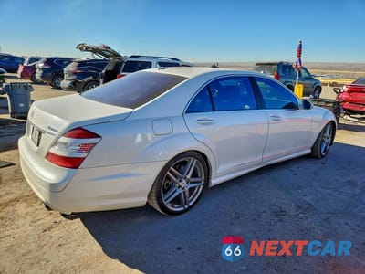 Trzecie zdjęcie samochodu z tyłu: 2009 MERCEDES-BENZ S 550 4MATIC VIN:WDDNG86X49A261312 - miniatura