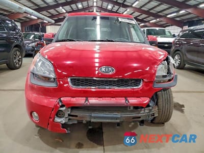 Piąte zdjęcie samochodu w środku: 2011 KIA SOUL + VIN:KNDJT2A2XB7330925 - miniatura