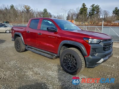 Czwarte zdjęcie samochodu z boku: 2024 CHEVROLET COLORADO TRAIL BOSS VIN:1GCPTEEK5R1296234 - miniatura