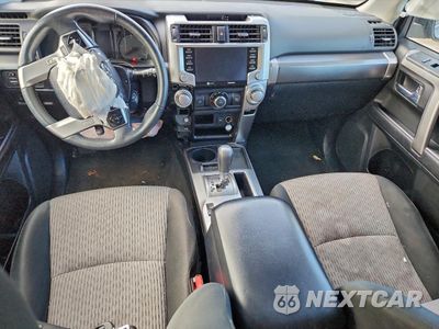 Zdjęcie 8 z 15 samochodu: 2021 TOYOTA 4RUNNER SR5 VIN:JTEEU5JR5M5236202 - miniatura
