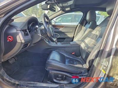 Zdjęcie 7 z 12 samochodu: 2017 JAGUAR XF R - SPORT VIN:SAJBL4BN5HCY17976 - miniatura