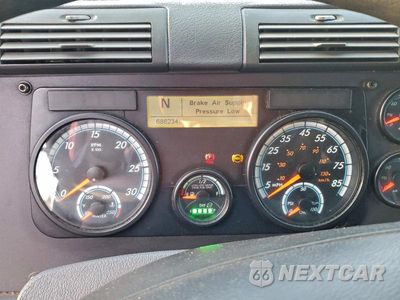 Zdjęcie 8 z 10 samochodu: 2018 FREIGHTLINER CASCADIA 125 SEMI TRUCK VIN:1FUJGLDR2JLJH7891 - miniatura
