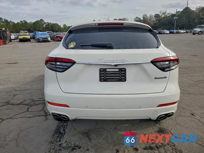 Zdjęcie 6 z 12 samochodu: 2022 MASERATI LEVANTE BASE VIN:ZN661XUA1NX389117 - miniatura