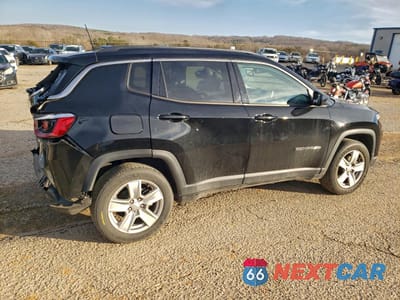 Trzecie zdjęcie samochodu z tyłu: 2022 JEEP COMPASS LATITUDE VIN:3C4NJDBB2NT174140 - miniatura