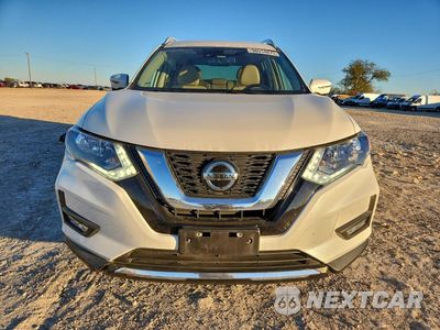 Piąte zdjęcie samochodu w środku: 2018 NISSAN ROGUE S VIN:5N1AT2MT4JC838782 - miniatura