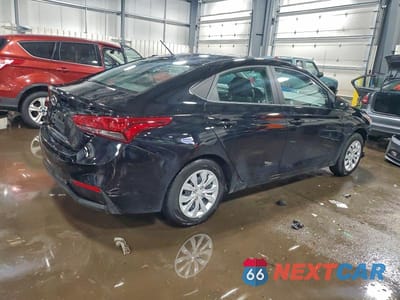 Trzecie zdjęcie samochodu z tyłu: 2021 HYUNDAI ACCENT SE VIN:3KPC24A69ME138537 - miniatura