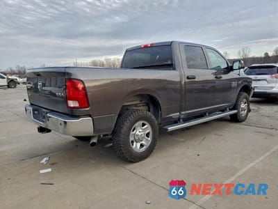 Trzecie zdjęcie samochodu z tyłu: 2017 RAM 2500 ST VIN:3C6UR5CJ6HG568941 - miniatura