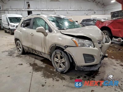 Czwarte zdjęcie samochodu z boku: 2016 CHEVROLET TRAX 1LT VIN:3GNCJPSB3GL243209 - miniatura