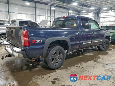 Trzecie zdjęcie samochodu z tyłu: 2005 CHEVROLET SILVERADO K1500 VIN:1GCEK19B55E327594 - miniatura