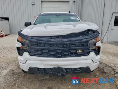 Piąte zdjęcie samochodu w środku: 2025 CHEVROLET SILVERADO K1500 CUSTOM VIN:3GCPKBEK1SG354851 - miniatura