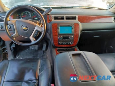 Zdjęcie 8 z 12 samochodu: 2011 CHEVROLET SUBURBAN K1500 LTZ VIN:1GNSKKE36BR101034 - miniatura
